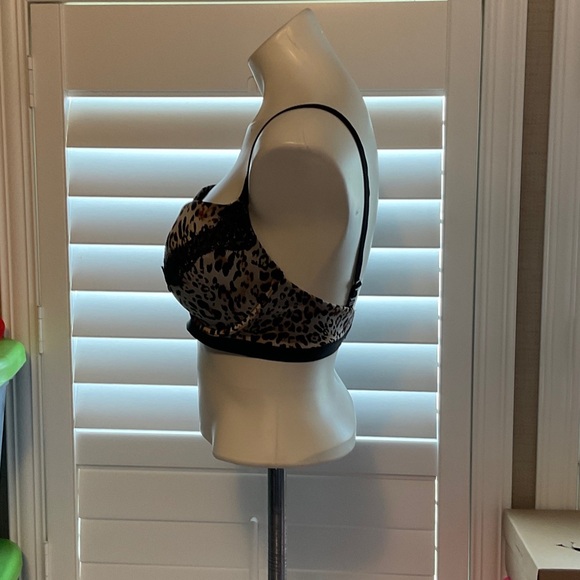 Chic Leopard Print Bra with Black Trim - Picture 4 of 7